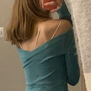 Blue Abercrombie crop top long sleeve,pretty back